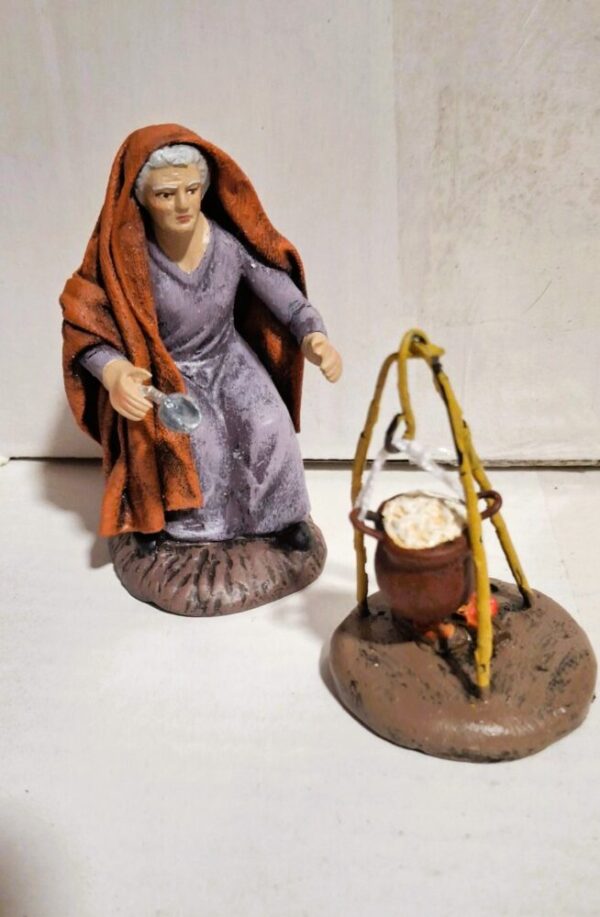 Pastora cocinando el puchero