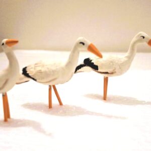 Cigüeñas alas abiertas