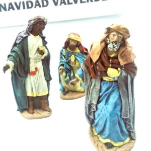 Reyes Magos adorando en barro de Maestros Artesanos
